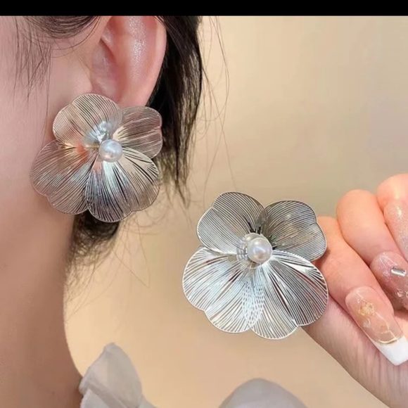 Earring - Picture 5 of 5